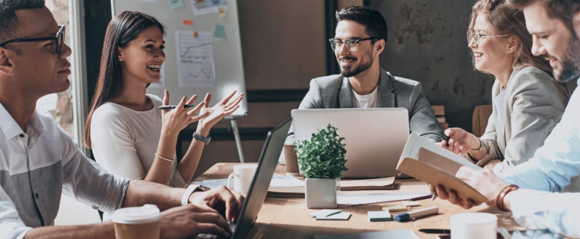 Participants analyzing presentation examples